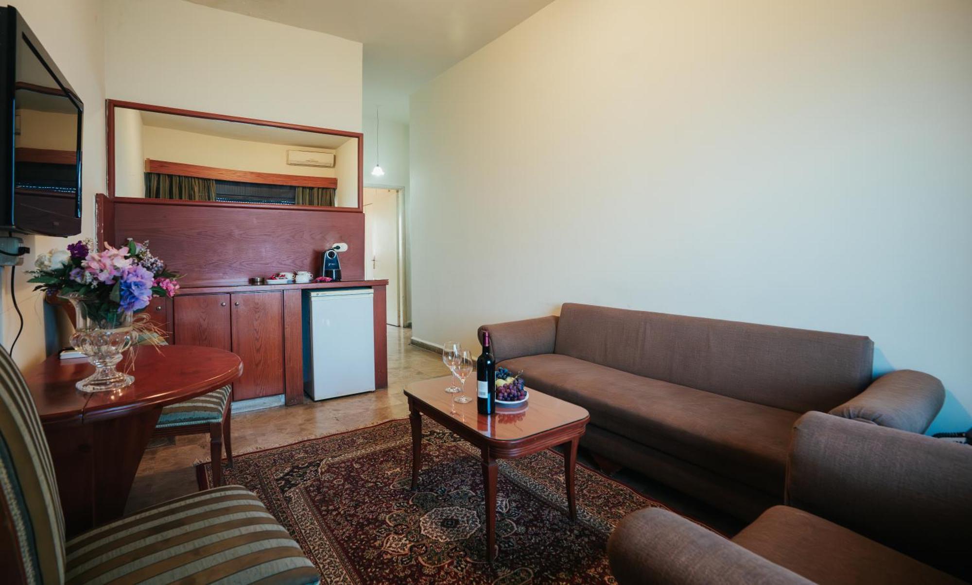 Holiday Suites Hotel & Beach Resort Jounieh Esterno foto