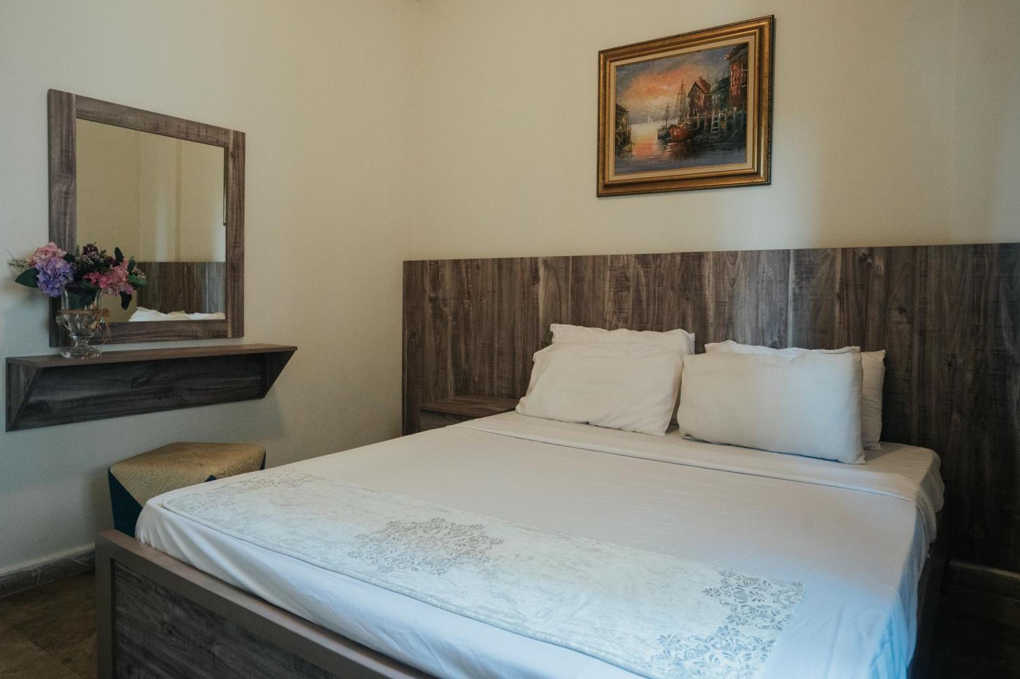 Holiday Suites Hotel & Beach Resort Jounieh Esterno foto