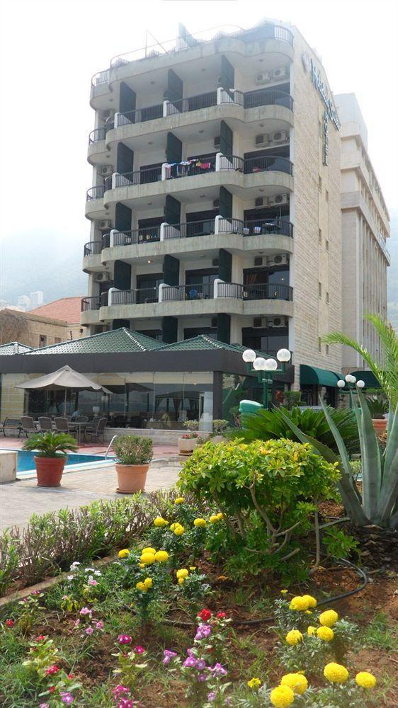 Holiday Suites Hotel & Beach Resort Jounieh Esterno foto