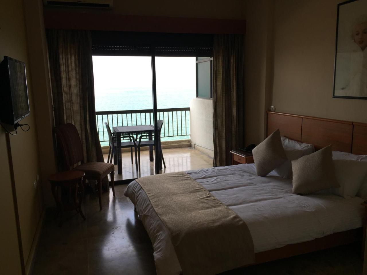 Holiday Suites Hotel & Beach Resort Jounieh Esterno foto