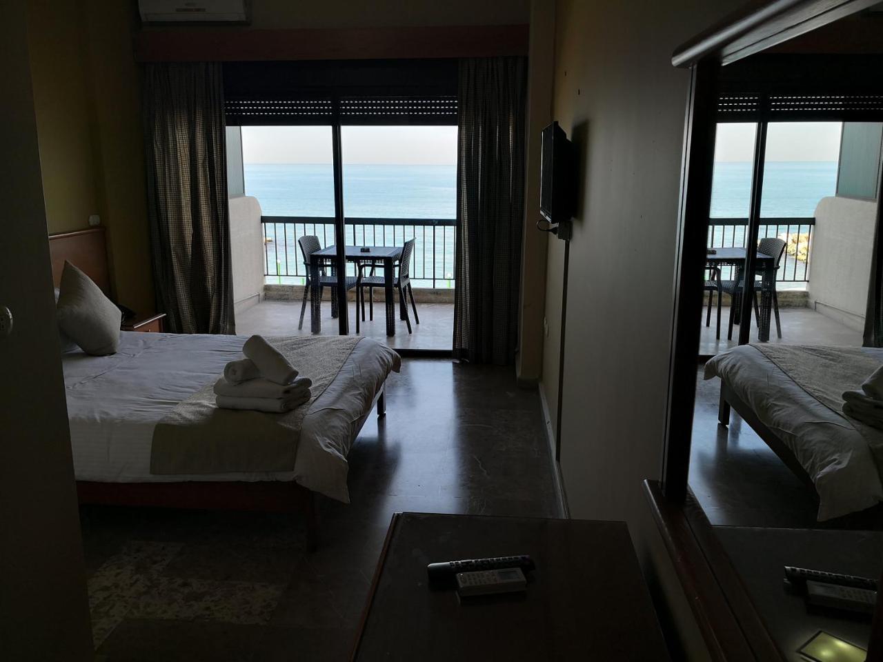 Holiday Suites Hotel & Beach Resort Jounieh Esterno foto