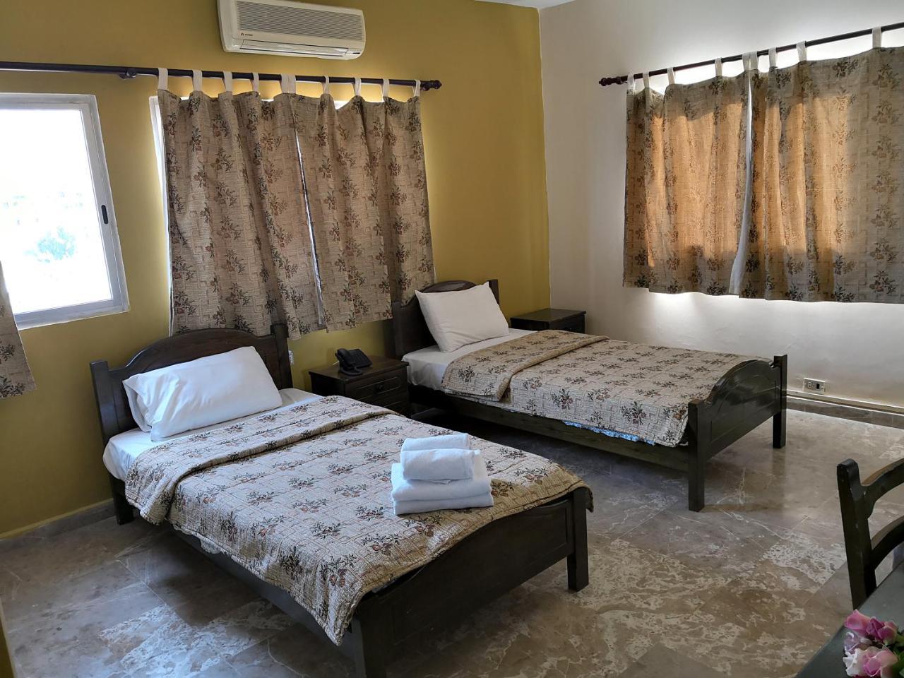 Holiday Suites Hotel & Beach Resort Jounieh Esterno foto