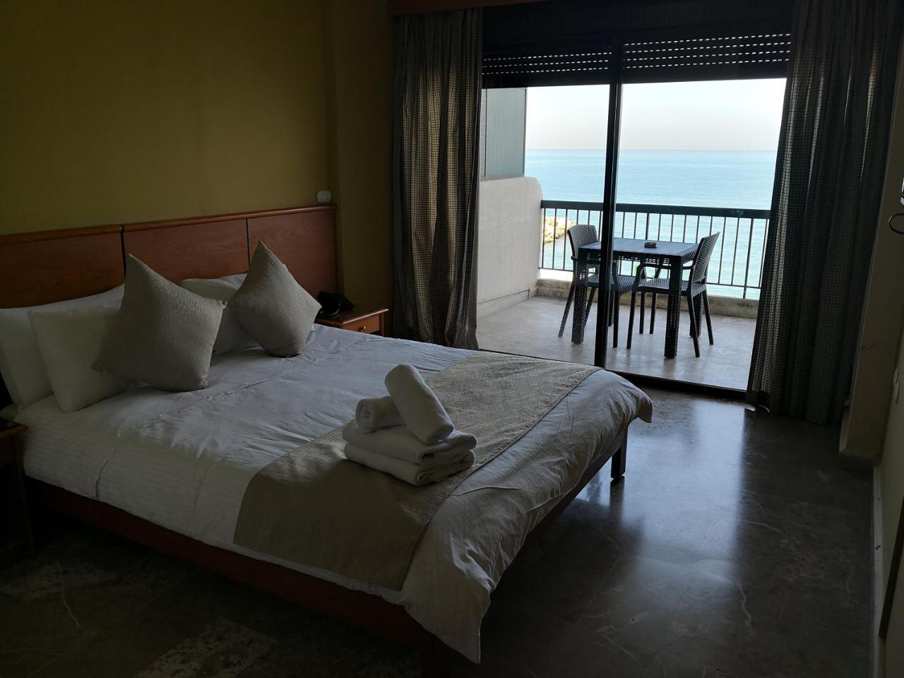 Holiday Suites Hotel & Beach Resort Jounieh Esterno foto