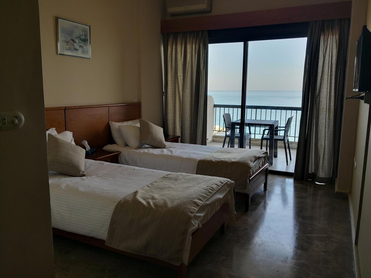 Holiday Suites Hotel & Beach Resort Jounieh Esterno foto
