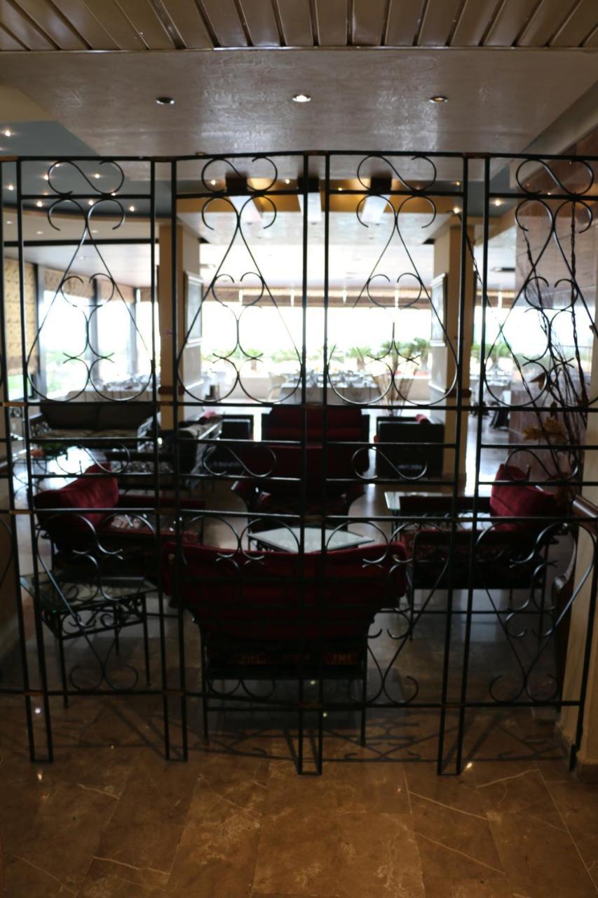 Holiday Suites Hotel & Beach Resort Jounieh Esterno foto