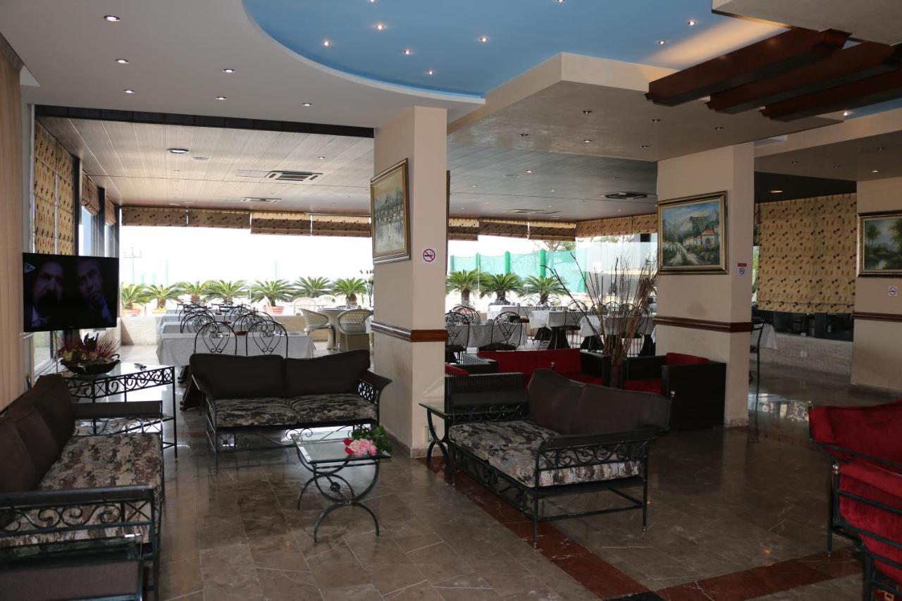 Holiday Suites Hotel & Beach Resort Jounieh Esterno foto