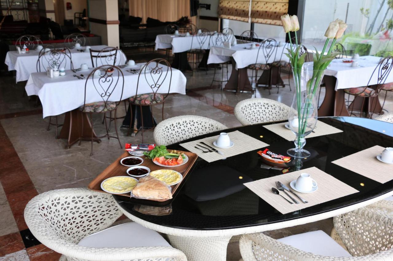 Holiday Suites Hotel & Beach Resort Jounieh Esterno foto