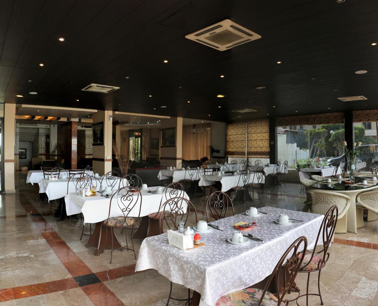 Holiday Suites Hotel & Beach Resort Jounieh Esterno foto