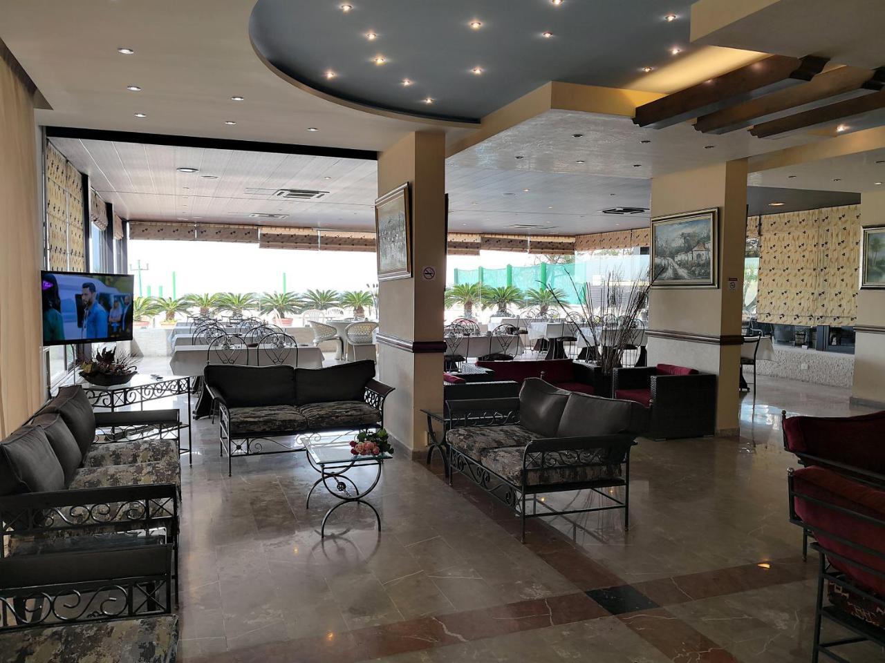 Holiday Suites Hotel & Beach Resort Jounieh Esterno foto