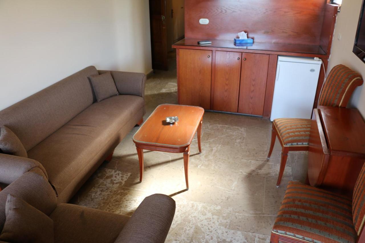 Holiday Suites Hotel & Beach Resort Jounieh Esterno foto