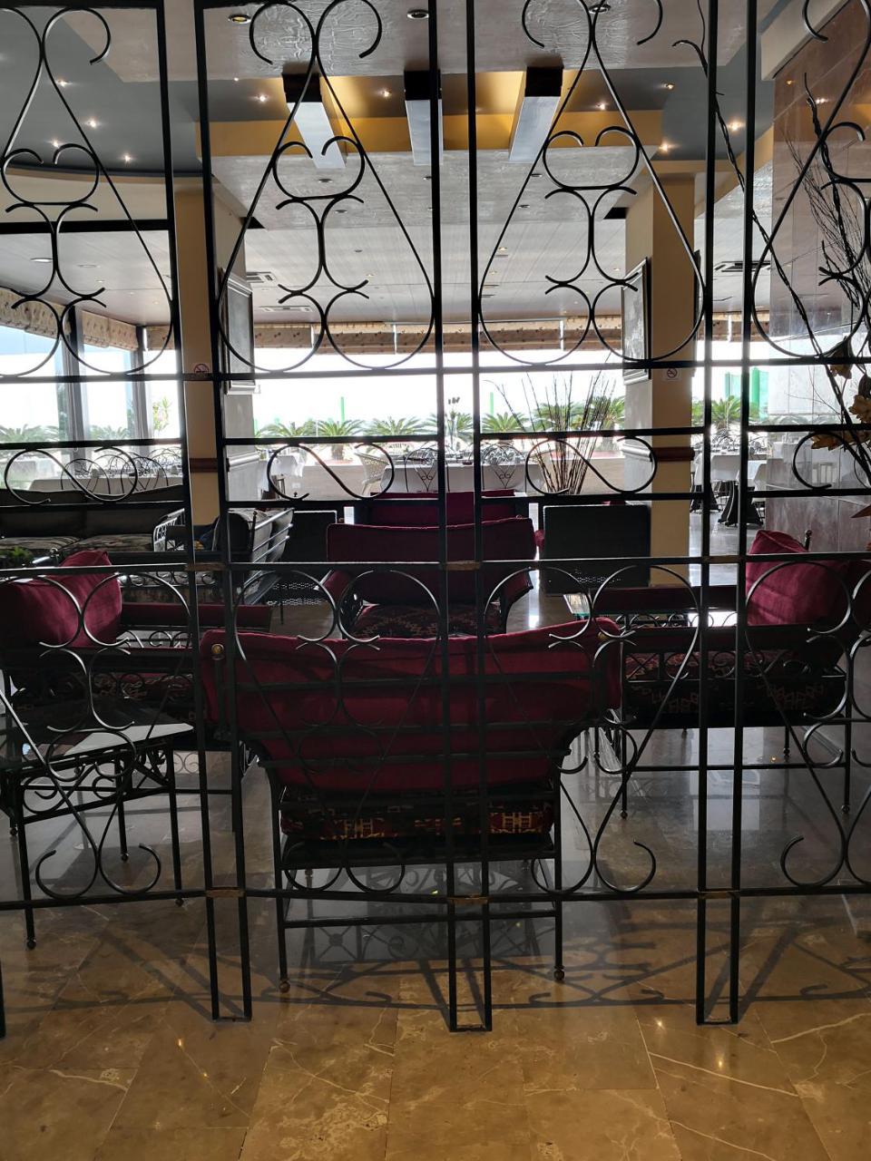 Holiday Suites Hotel & Beach Resort Jounieh Esterno foto