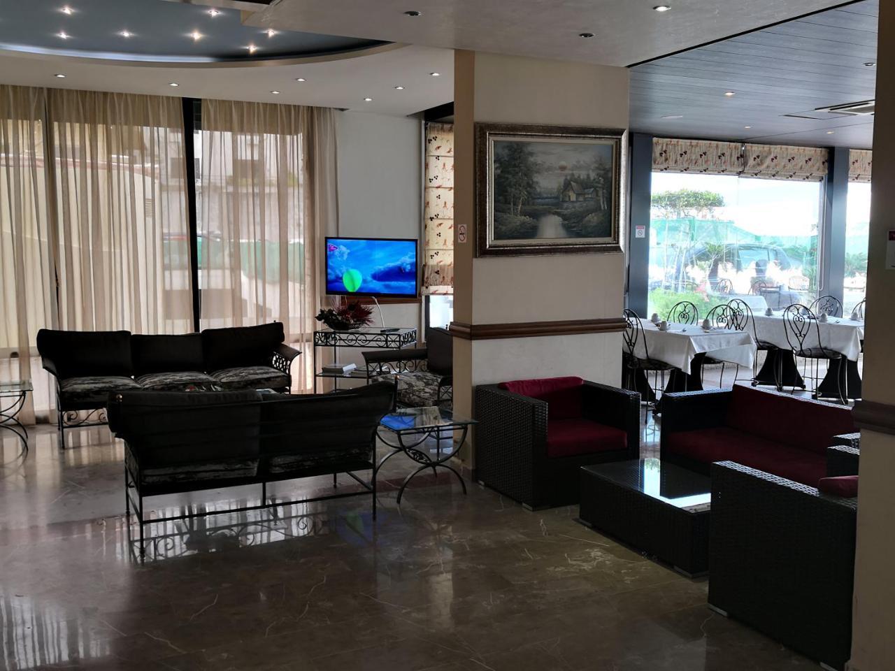 Holiday Suites Hotel & Beach Resort Jounieh Esterno foto