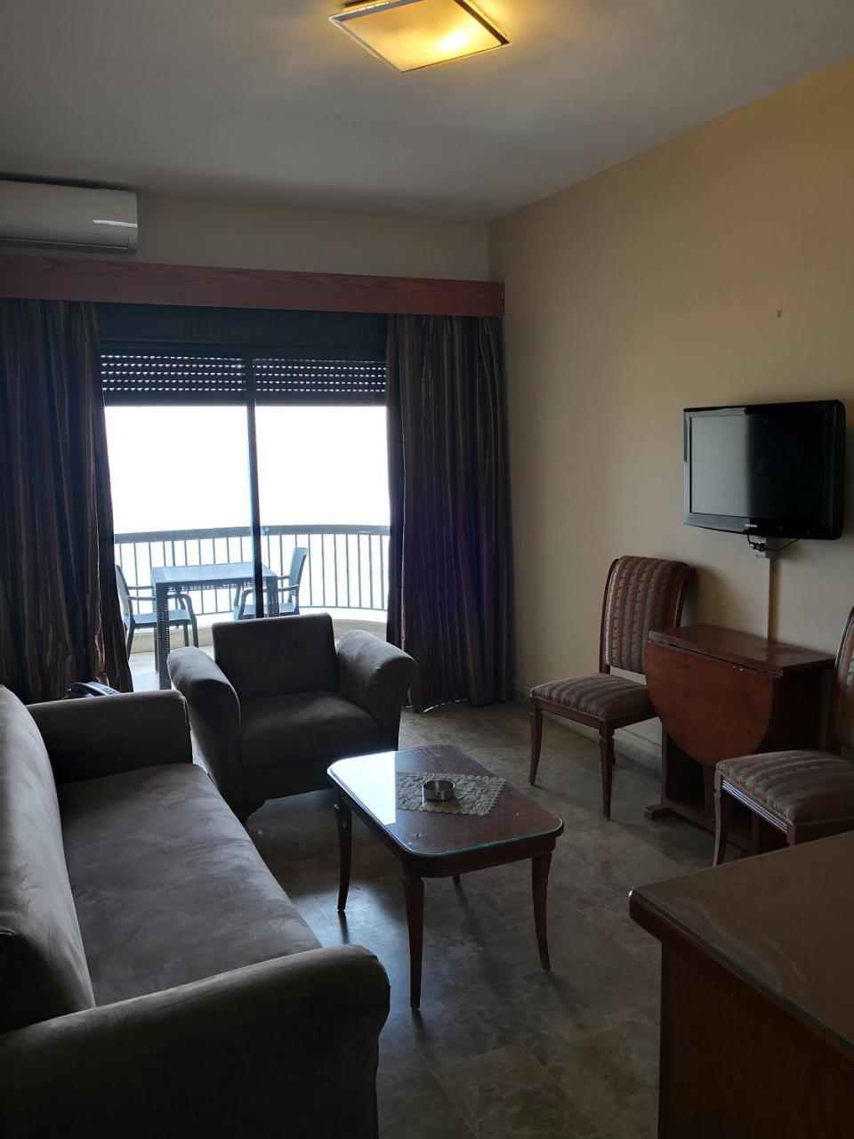 Holiday Suites Hotel & Beach Resort Jounieh Esterno foto
