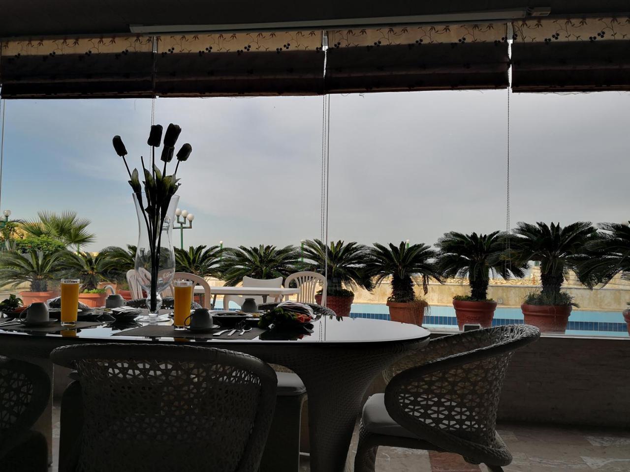 Holiday Suites Hotel & Beach Resort Jounieh Esterno foto