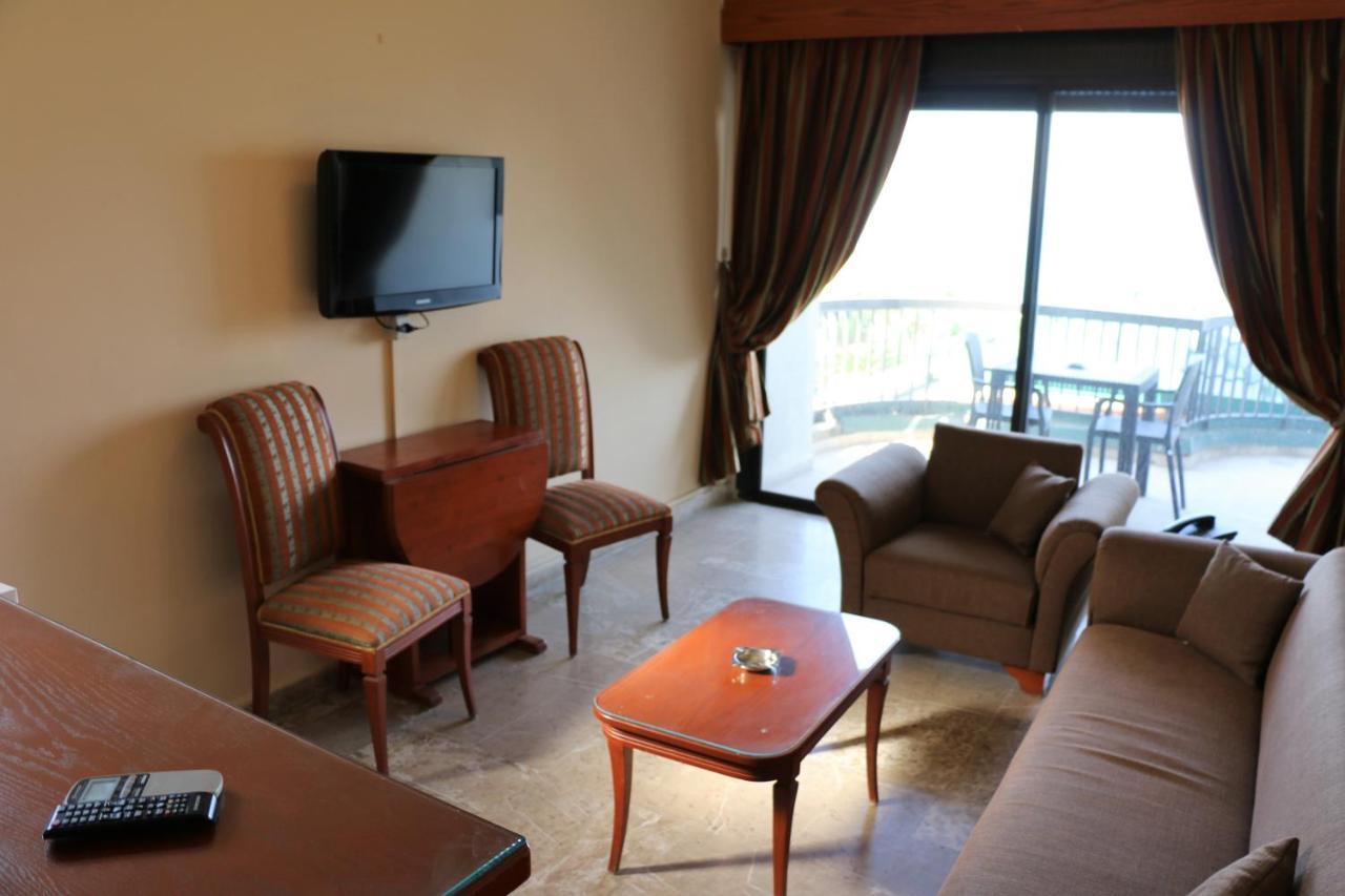 Holiday Suites Hotel & Beach Resort Jounieh Esterno foto